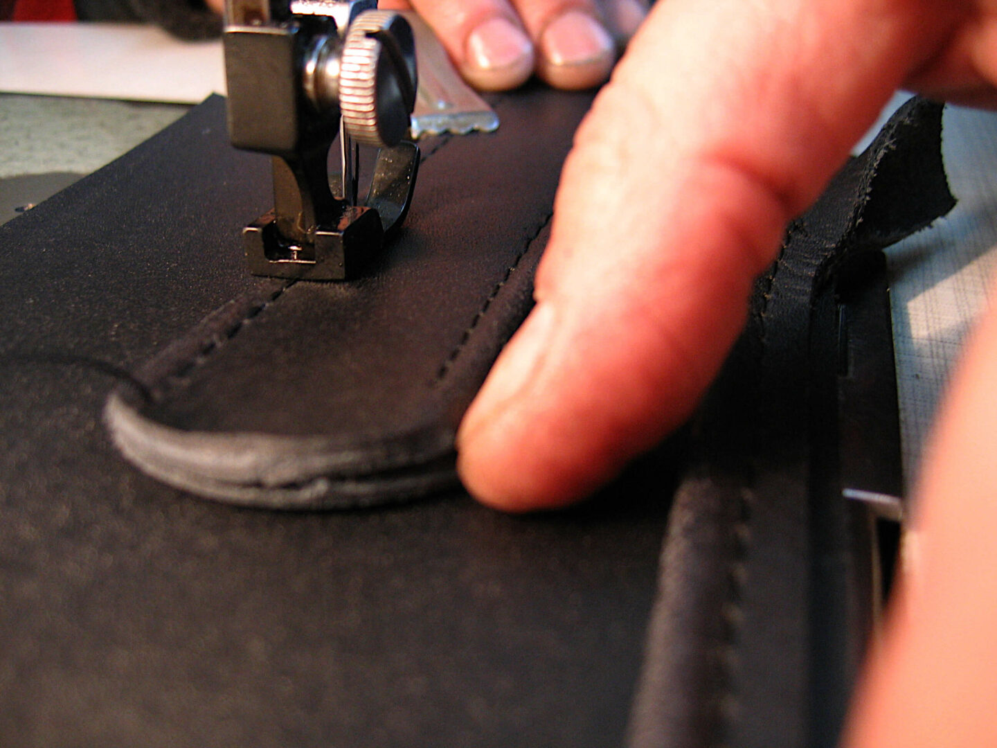 Artleder_sewing