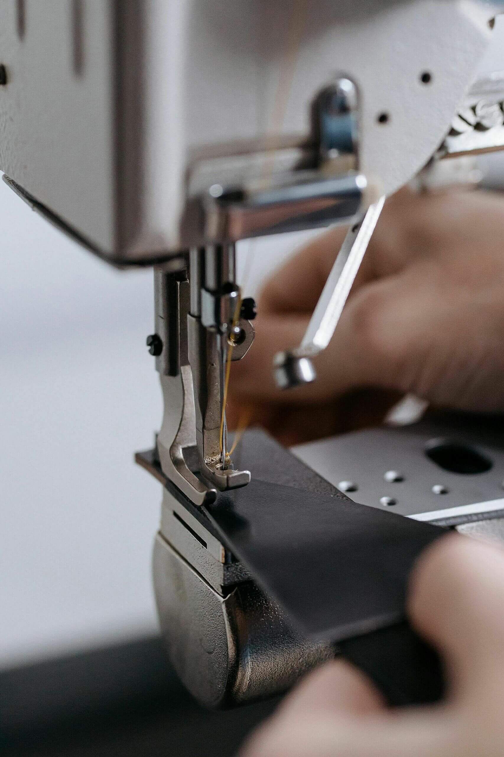 Artleder_sewing _leather
